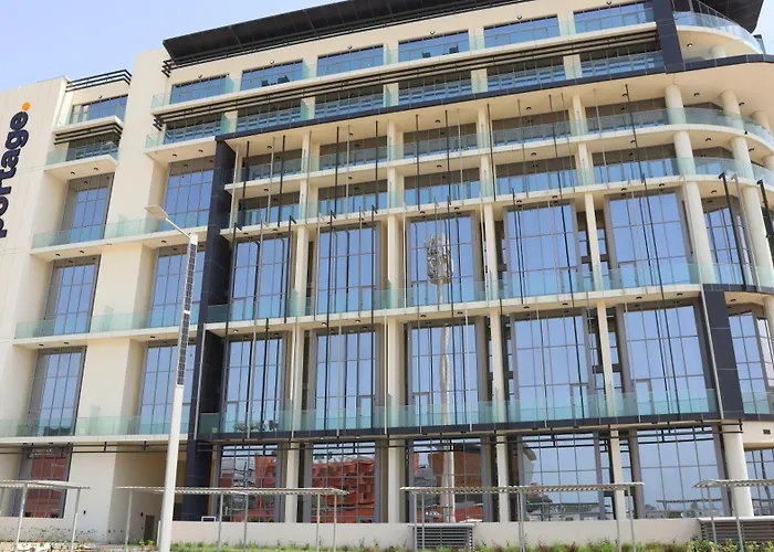 Modern City Duplex 2Br Apartment In Masdar City
